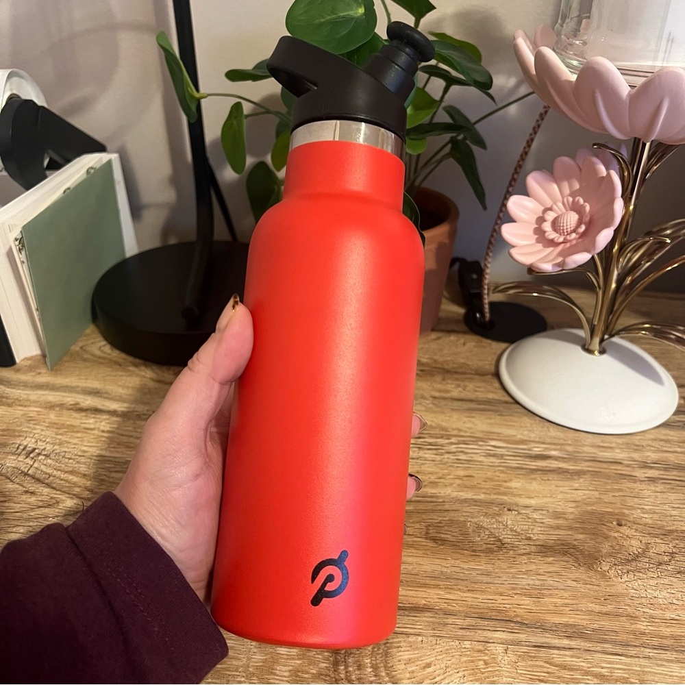 PELOTON VIBRANT RED INSULATED WATER BOTTLE 18 OZ
